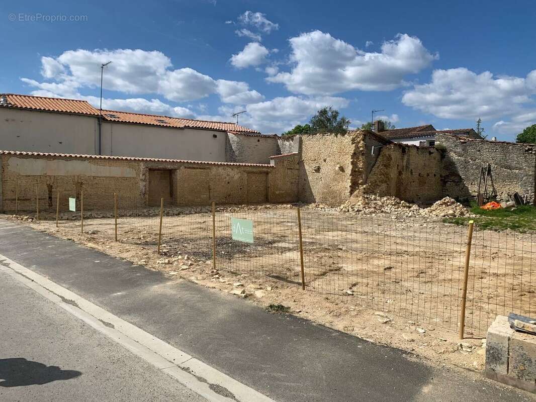 Terrain à FERRIERES