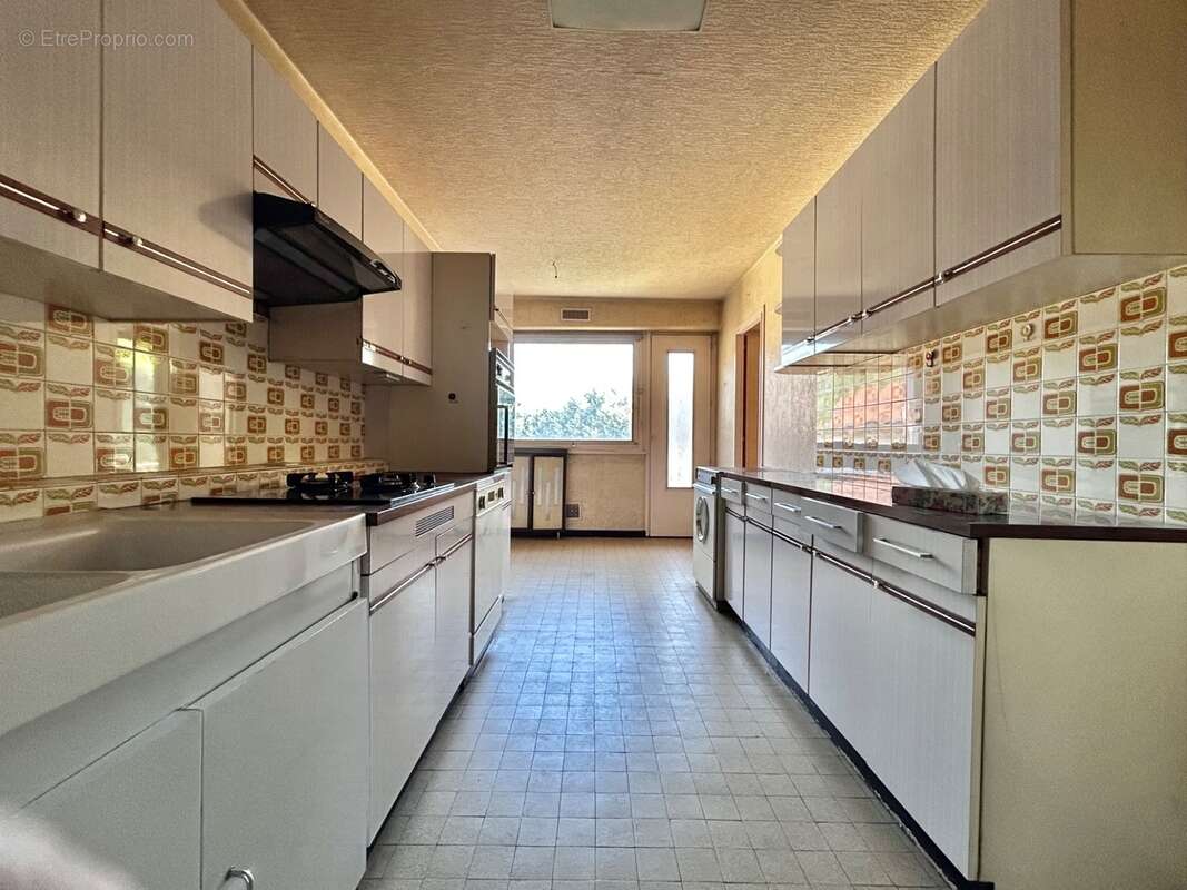 ALBERTVILLE (73) - Appartement Type 4 à rénover + Garage + Cave - photo 2