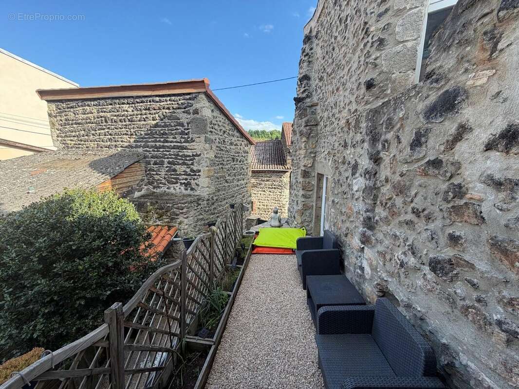Maison 185 m² à Neschers  - photo 6