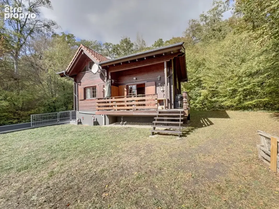 Magnifique chalet rénové au bord de l’étang de Diefenbach   4 chambres, terrain de 14 ares - photo 1
