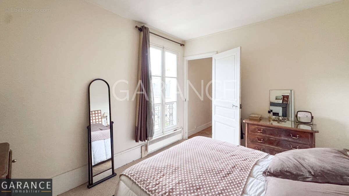 Appartement à PARIS-14E