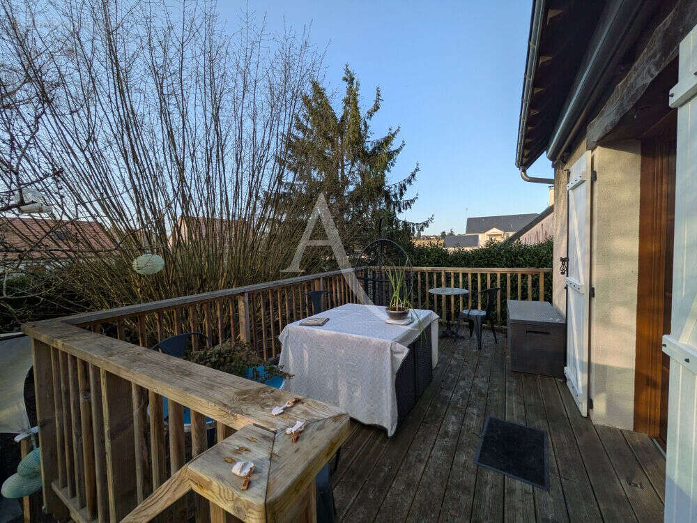 Maison à SAINT-SULPICE-DE-POMMERAY