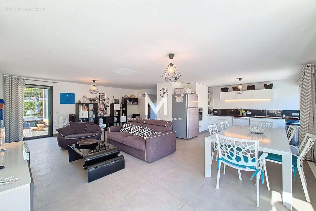 Maison à PLAN-DE-LA-TOUR