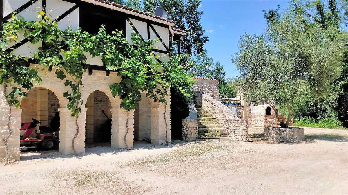 OVERVIEW - Maison à SAINT-CIERS-SUR-BONNIEURE