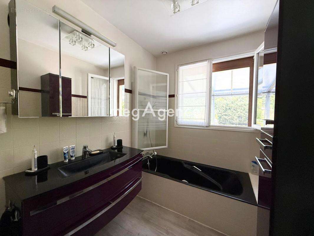 Belle Maison familiale sur un terrain de 1405m2 - photo 10
