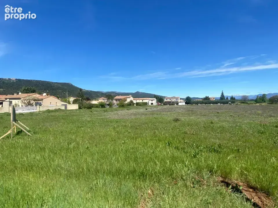 Terrain à LES MEES