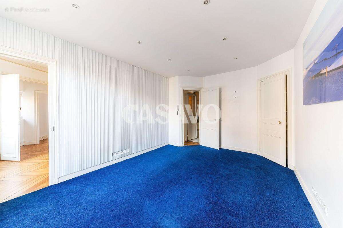 Appartement à PARIS-1E