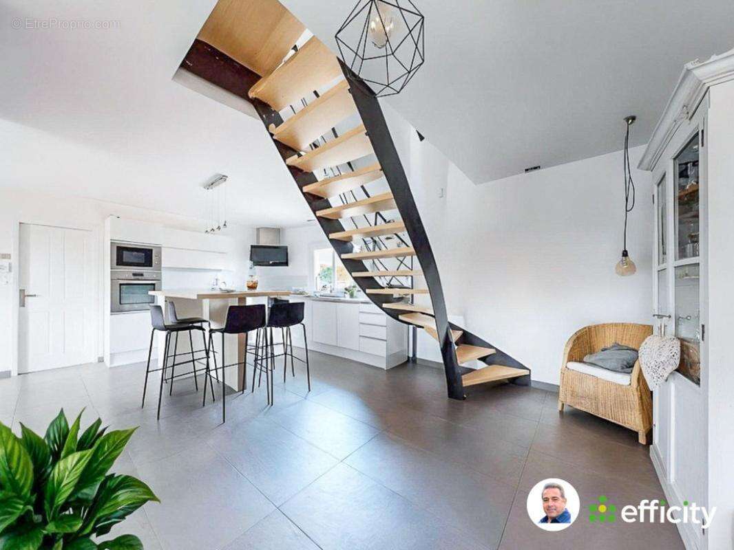 Maison à MONTMERLE-SUR-SAONE