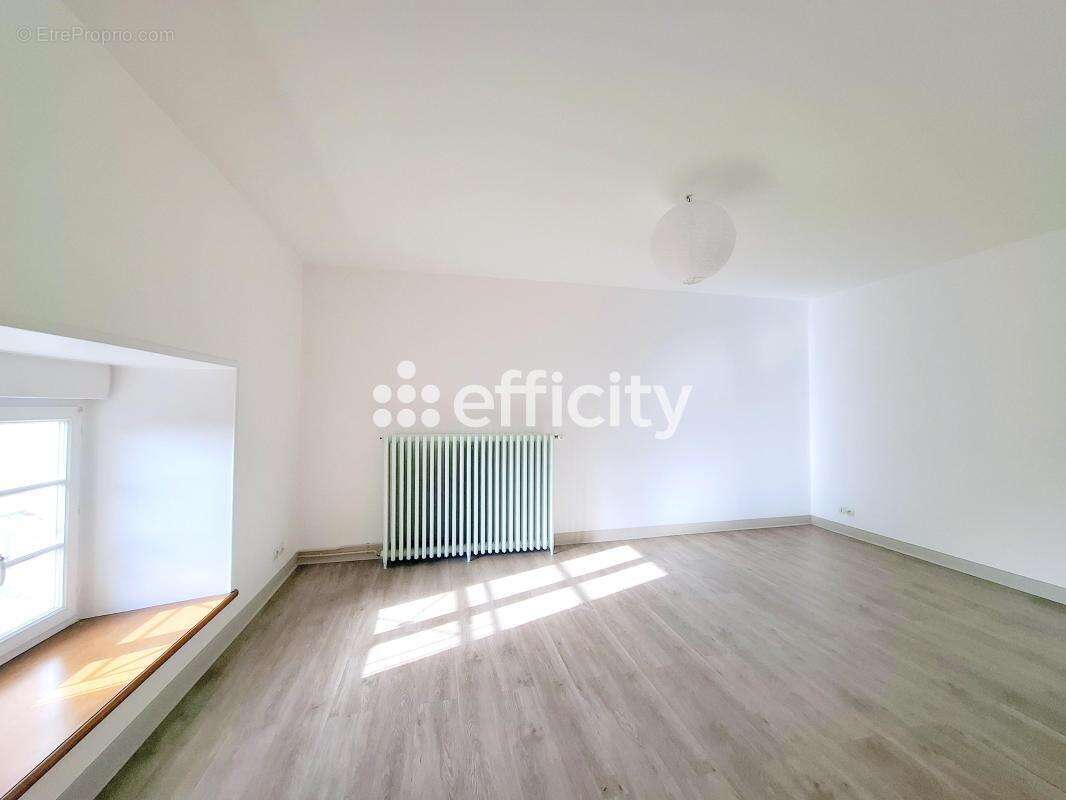 Maison à SAINT-VICTOR-DE-BUTHON