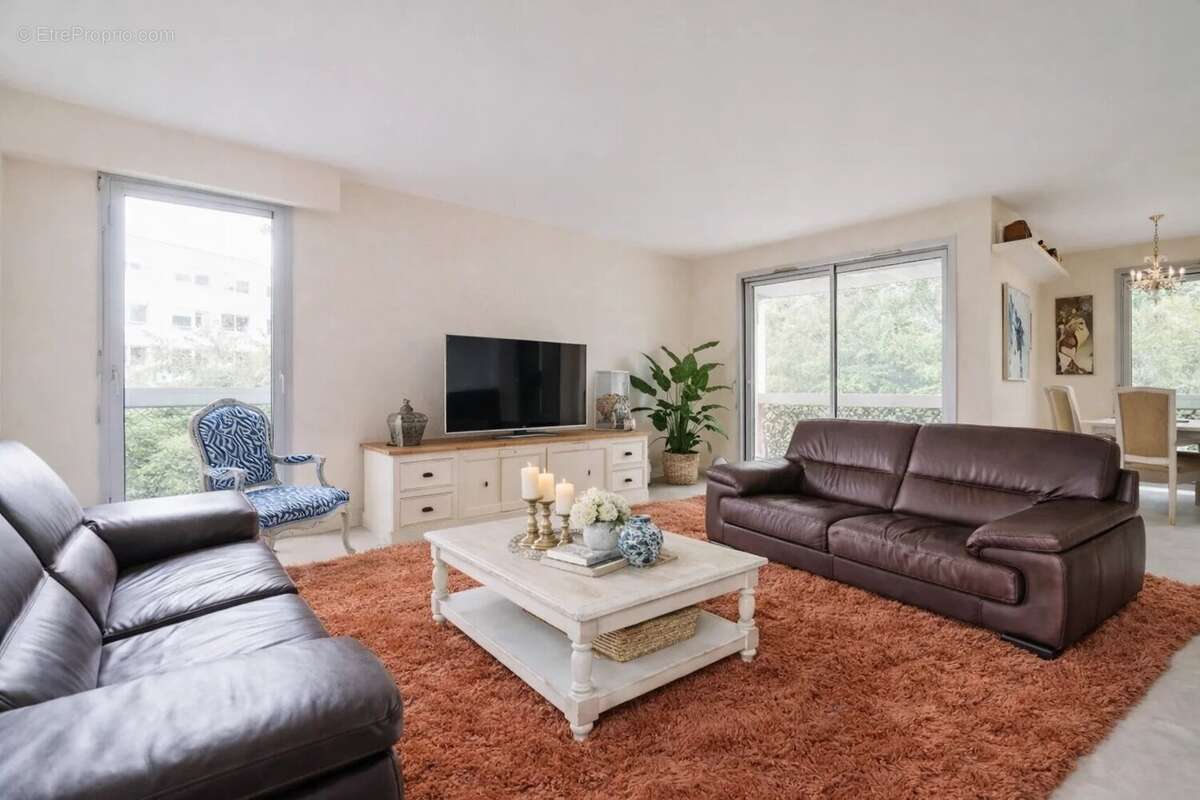 Appartement à NEUILLY-SUR-SEINE
