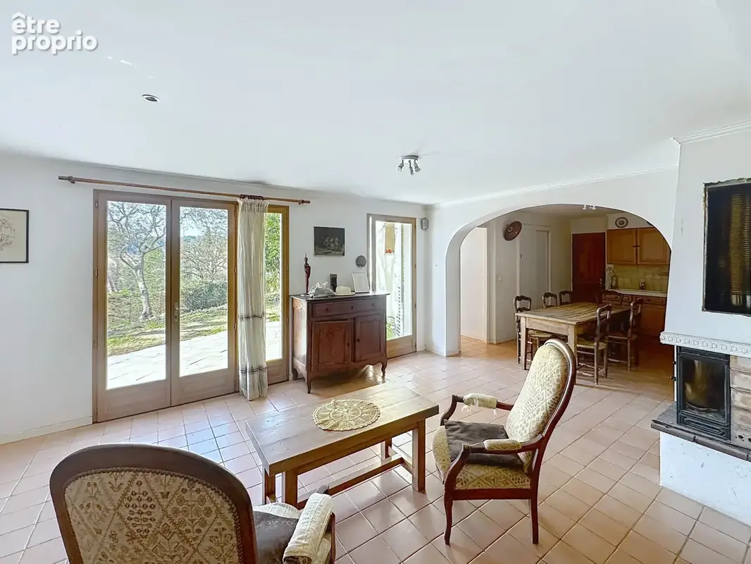 CO-EXCLUSIVITÉ - Villa de plain-pied à rénover - Quartier de l'Ara   Fort potentiel. - photo 4
