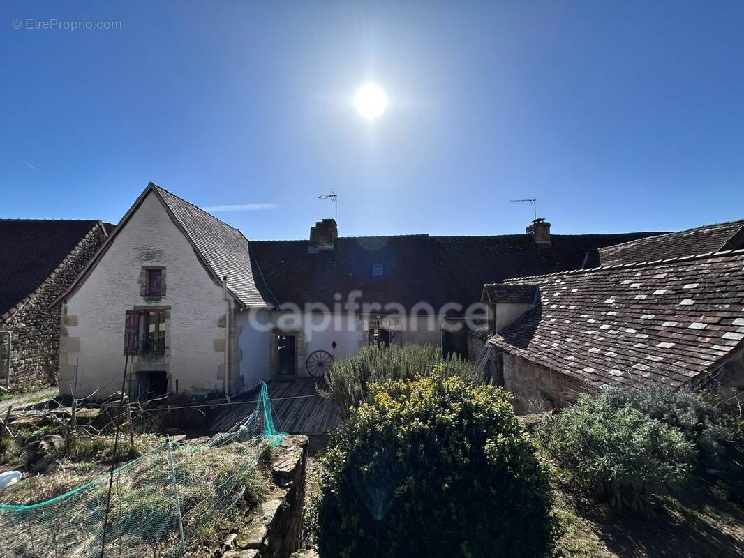 Maison à HAUTEFORT