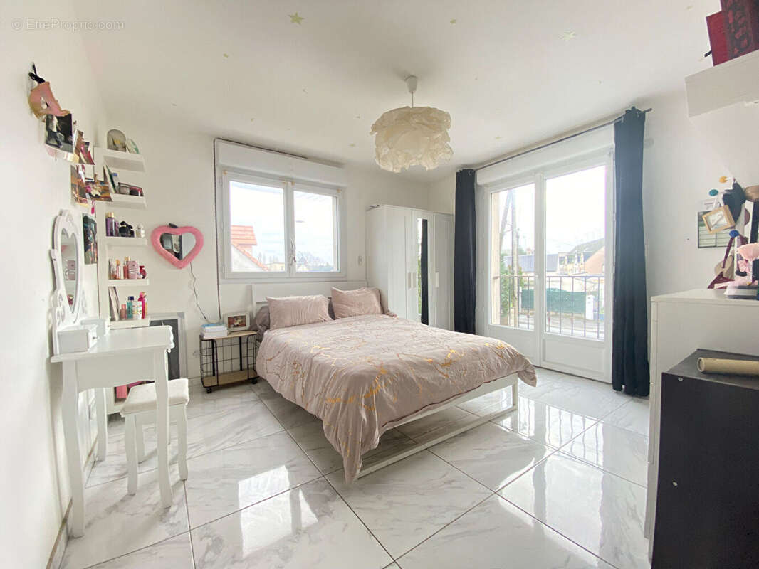 Maison à FLEURY-LES-AUBRAIS