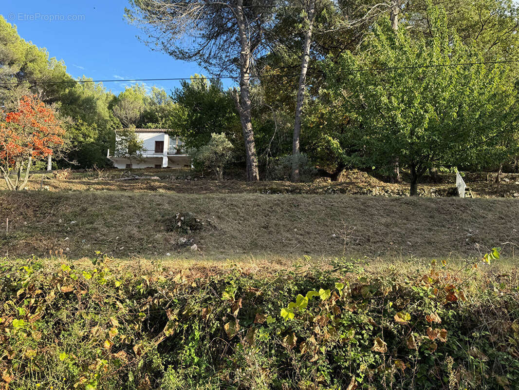 Terrain à bâtir de 709 m2 avec permis accordé pour maison de 88 m2 avec garage - photo 4