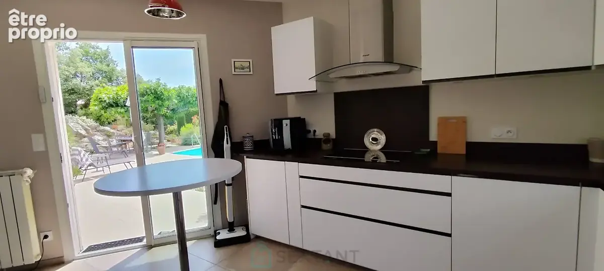 Maison de caractère entièement rénovée avec gîte, chambre d'hôtes, piscine et revenus locatifs - photo 11