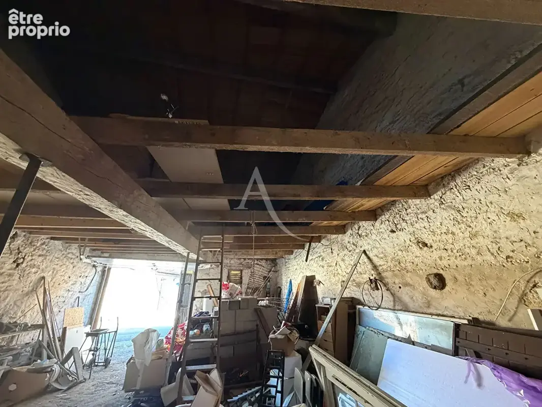 Garage 68 m2 à fort potentiel d'aménagement. - photo 6