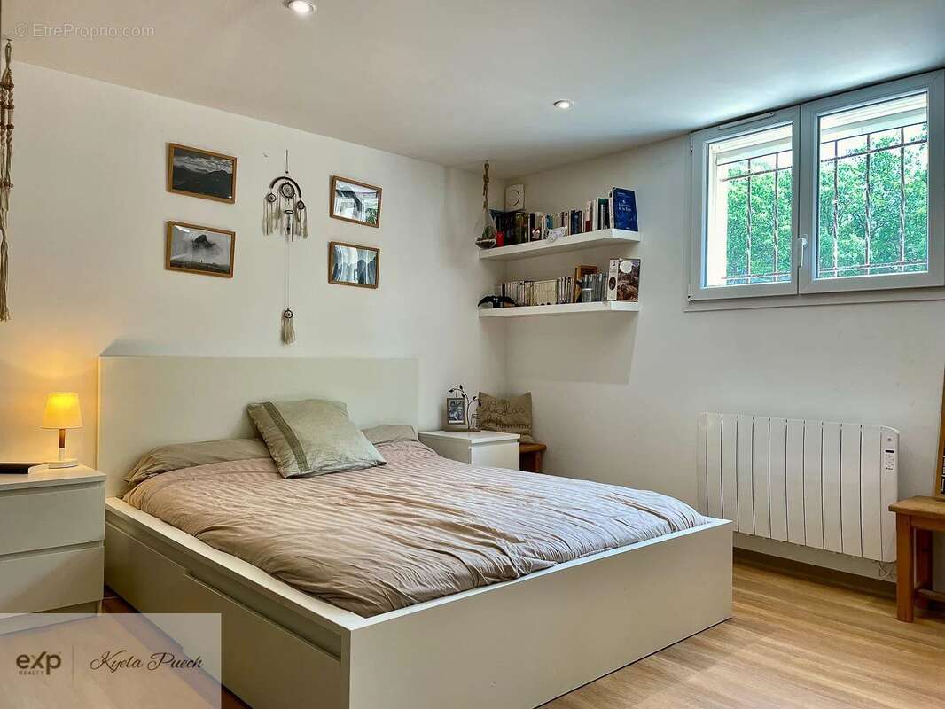 Dickjan POPPEMA d'eXP France vous propose une belle maison avec 5 chambres, terrain constructible attenant, idéal famille ou profession libéral - Maison à PIERREVERT
