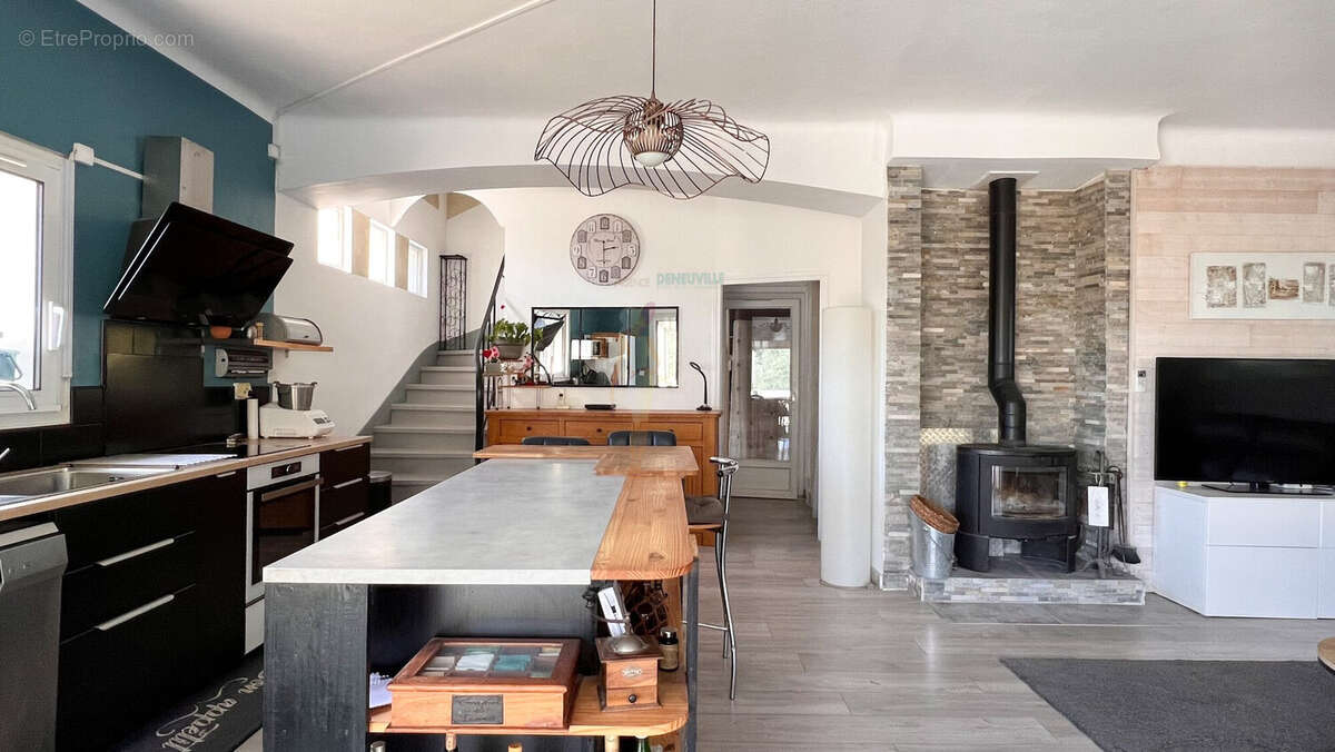 Maison à LES ISSAMBRES