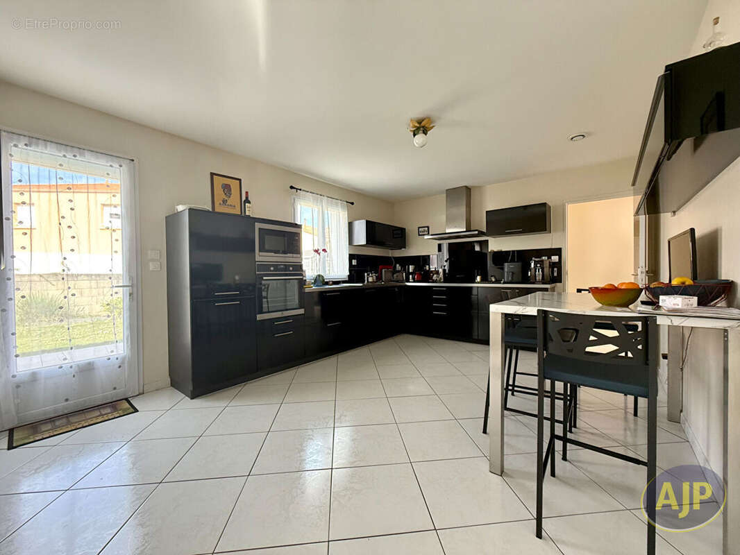 Maison à SAINT-LEGER-LES-VIGNES