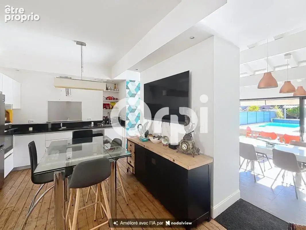 Achat maison Périgueux — Maison à vendre à Périgueux, Quartier Le Toulon : rénovée avec piscine, jardin et extension lumineuse - photo 5