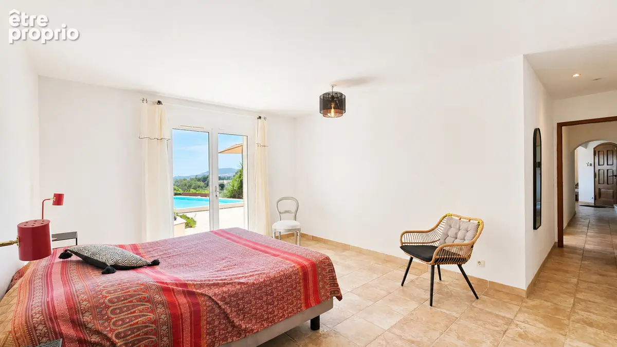 Villa neo-provencale avec vue mer dans un domaine prive - photo 10