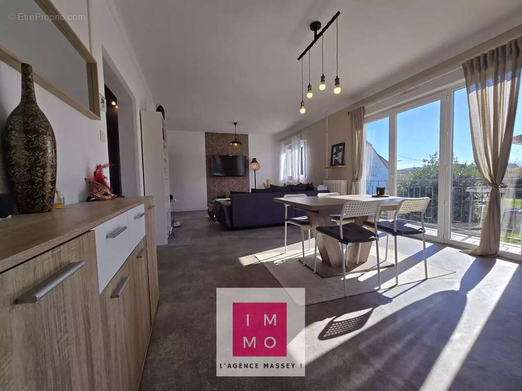 Appartement à AUREILHAN