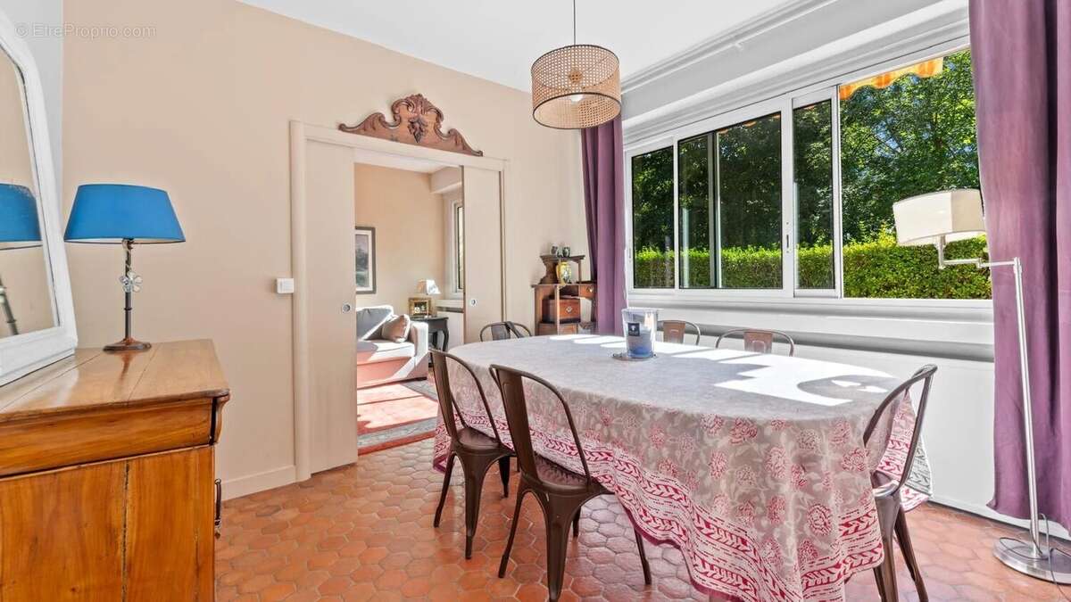 Appartement à MARNES-LA-COQUETTE