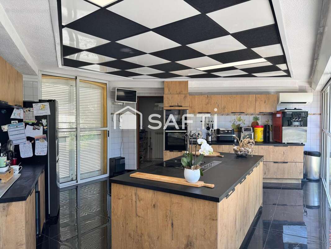 Maison 165 m² à Saint-Maximin-La-Sainte-Baume  - photo 6