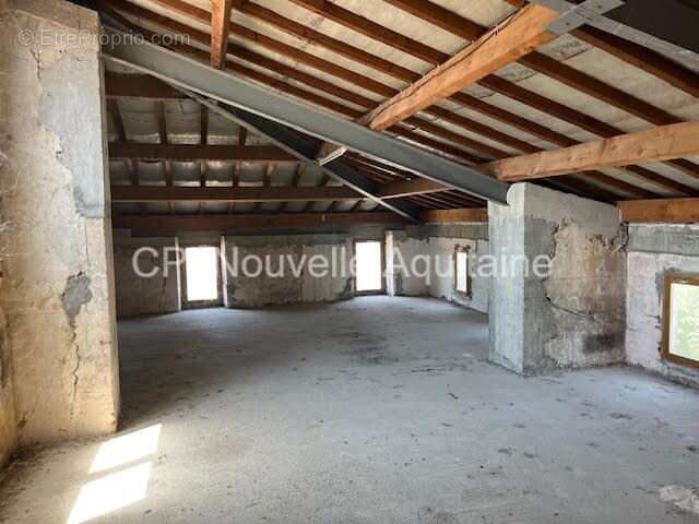 Appartement 475 m² à Jarnac  - photo 4