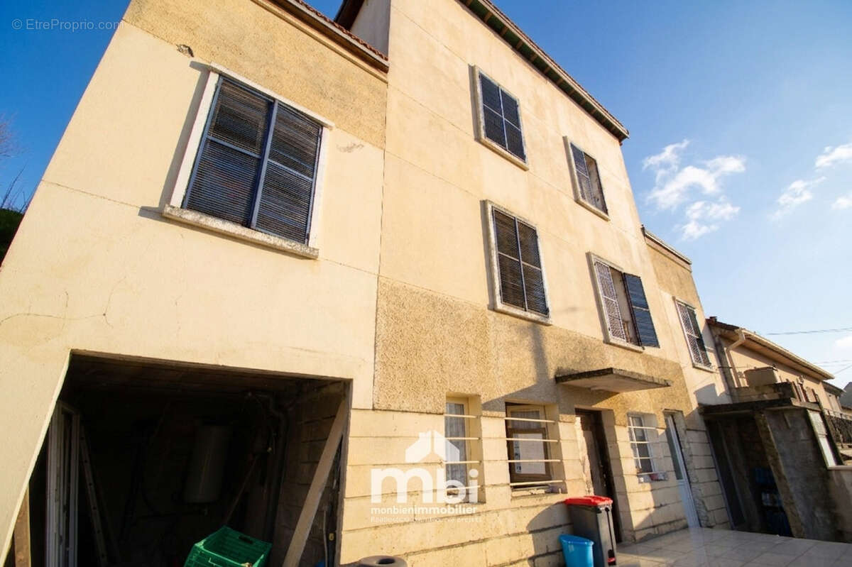 Maison à MARLY-LA-VILLE