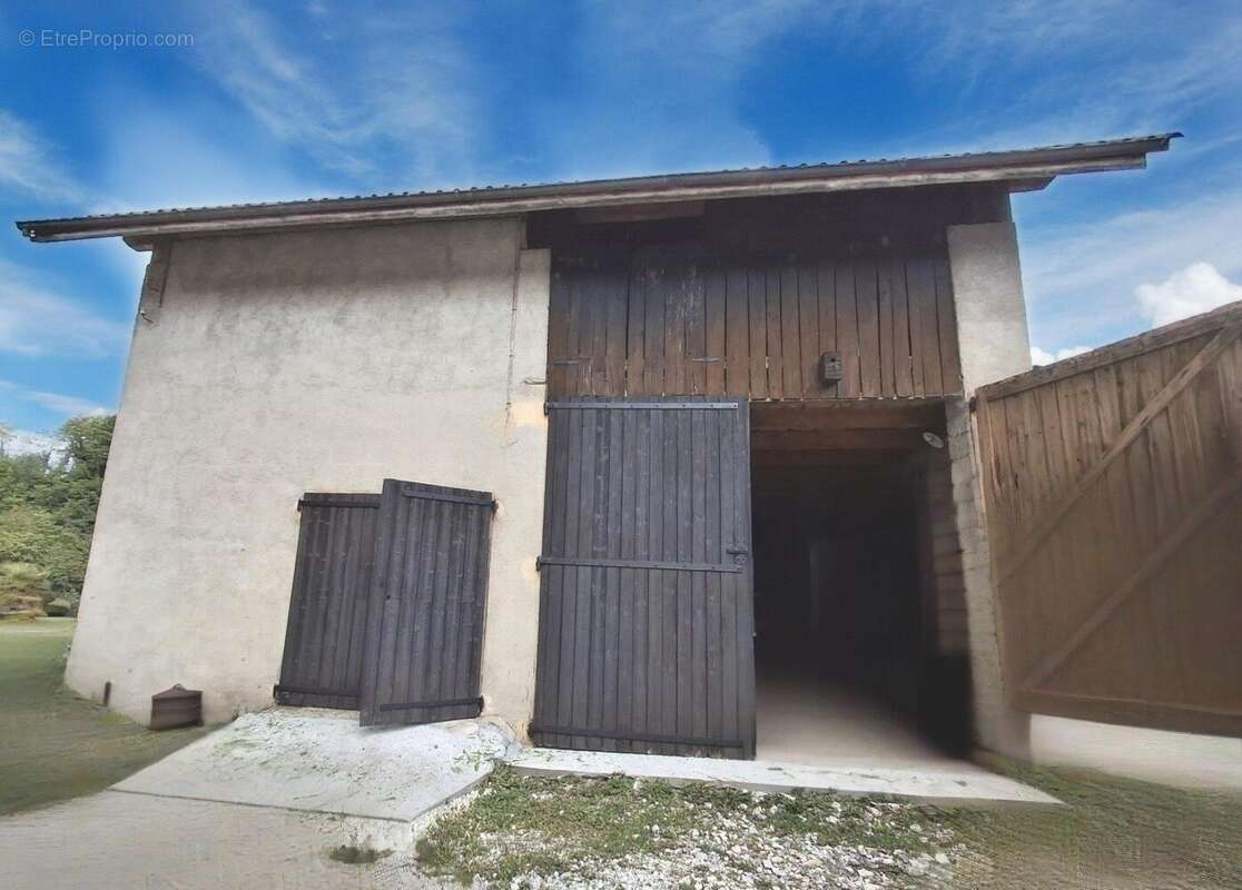 Parking 37 m² à Hauteville-Sur-Fier  - photo 2