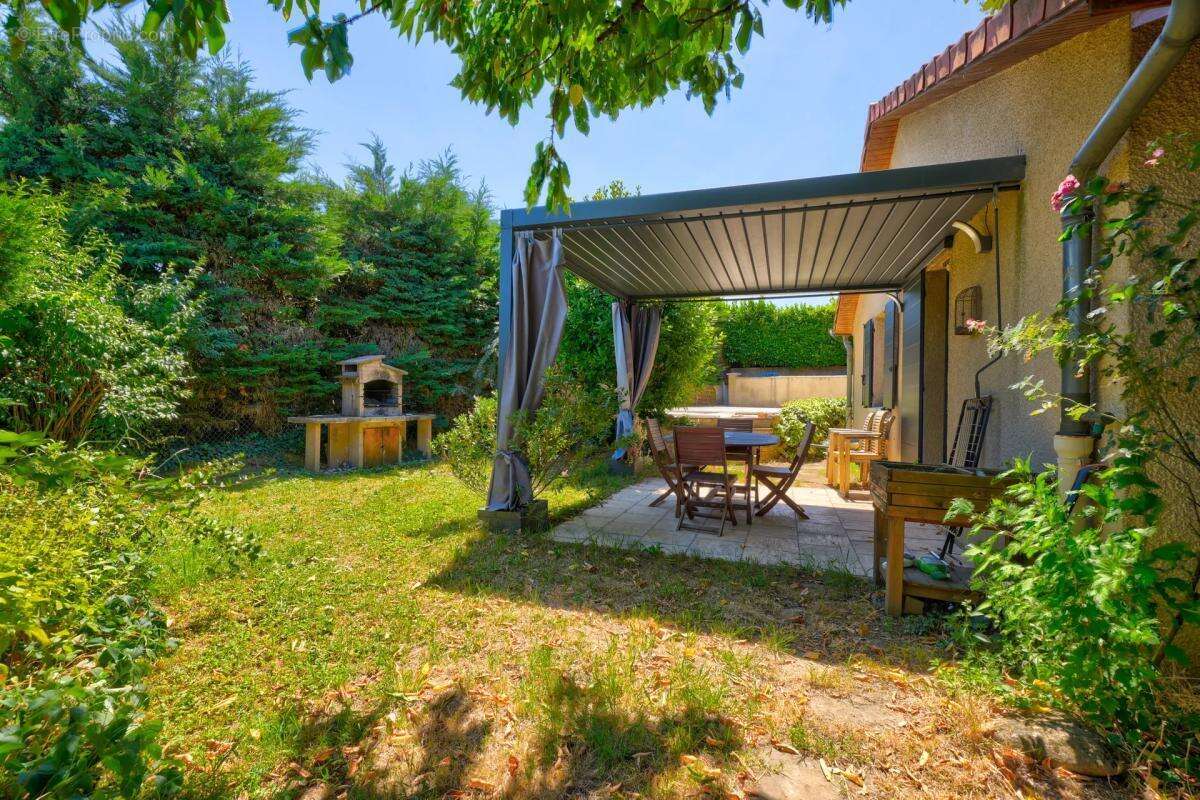 Maison de 8 pièces de 170 m² à Saint-Laurent-de-Mure - photo 16