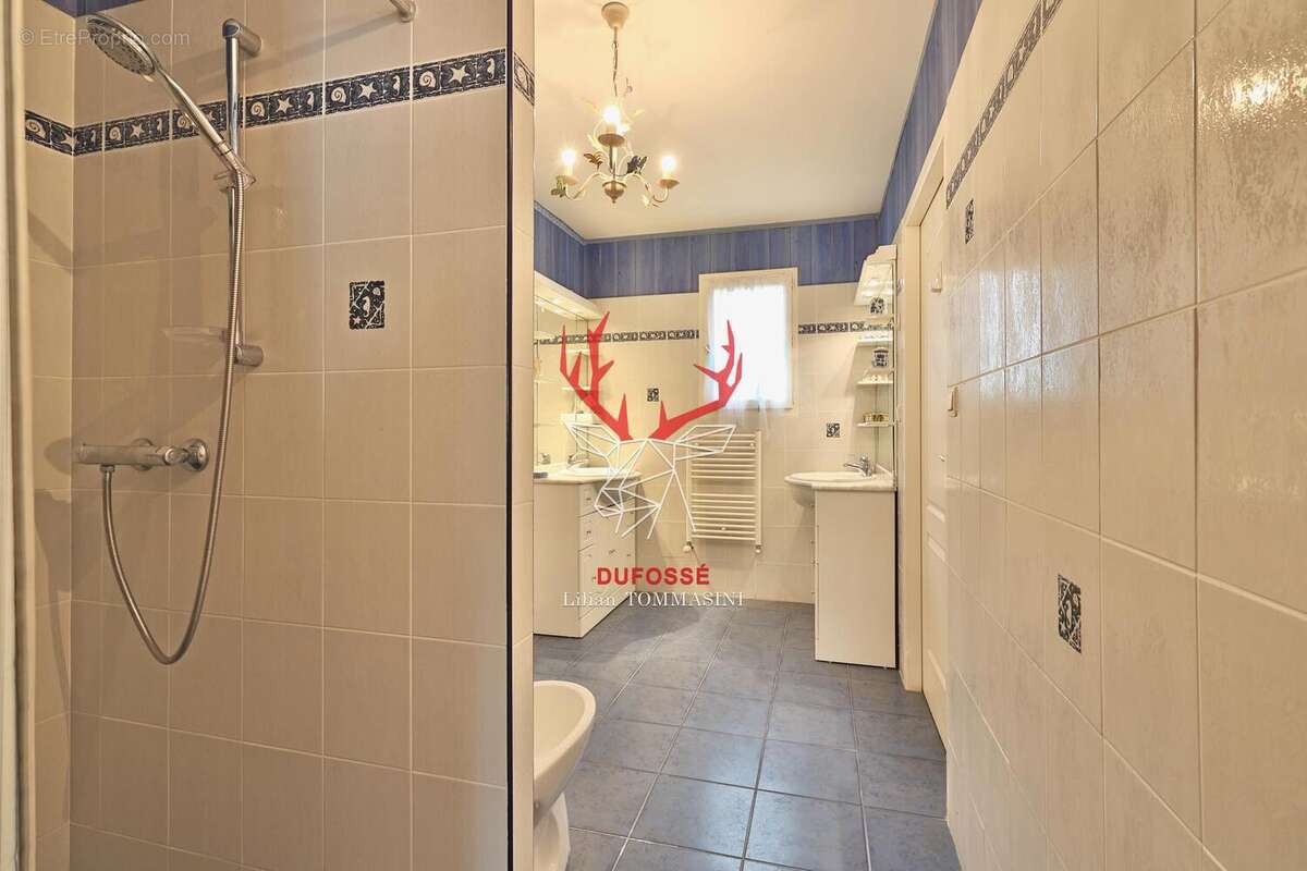 Maison à LA TOUR-DE-SALVAGNY