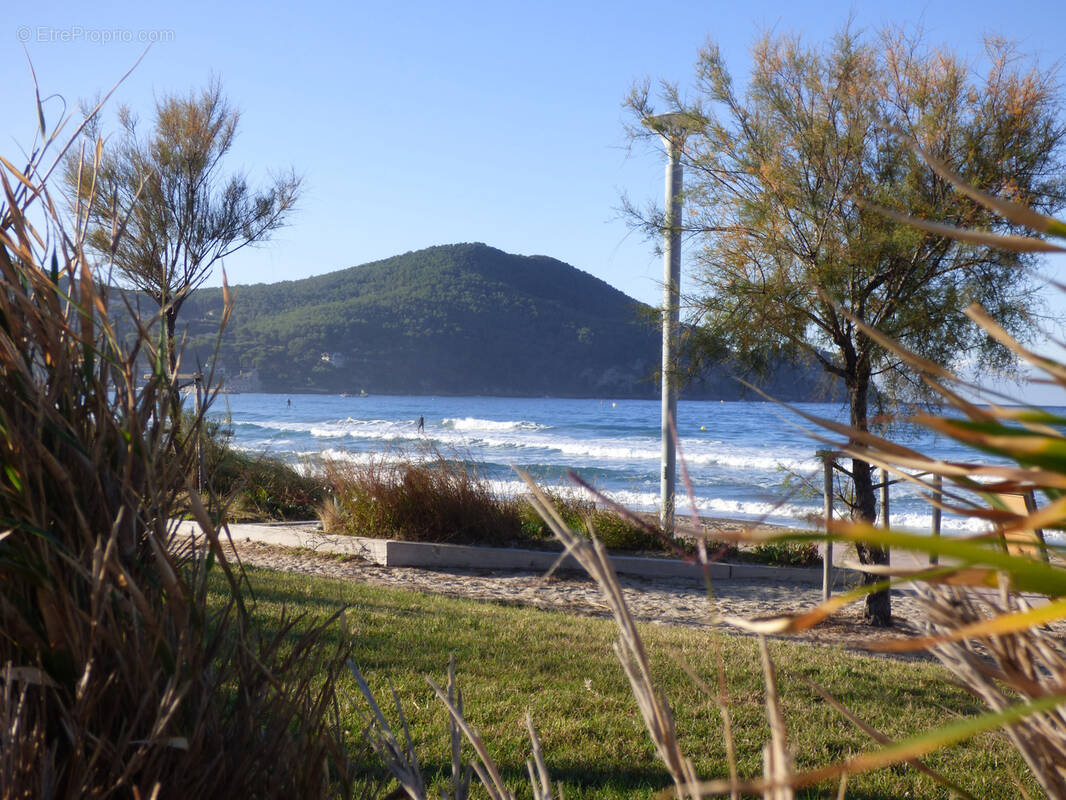 Parking à SAINT-CYR-SUR-MER