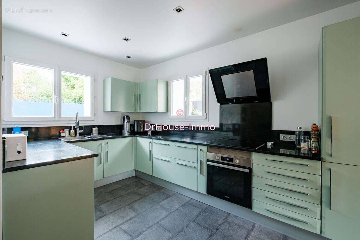 Maison 247 m² à La Celle-Saint-Cloud  - photo 25