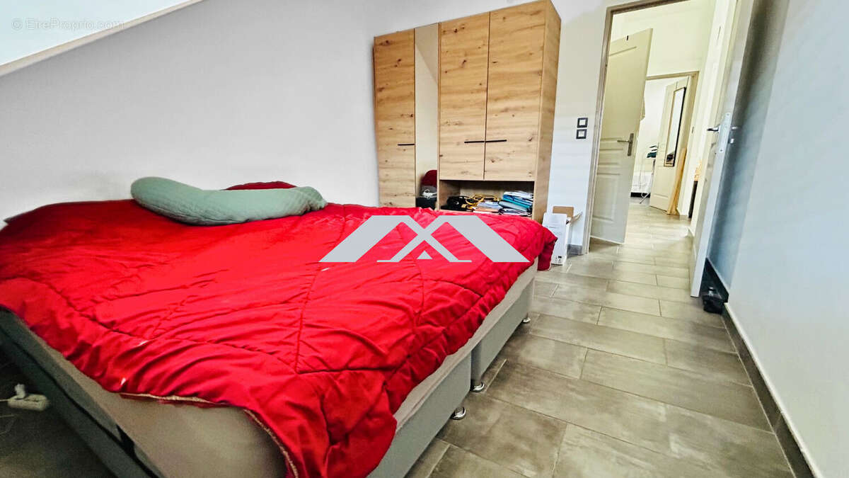 CHAMBRE 1 - Appartement à SAINT-DENIS