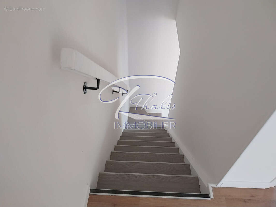 Maison à AMBARES-ET-LAGRAVE