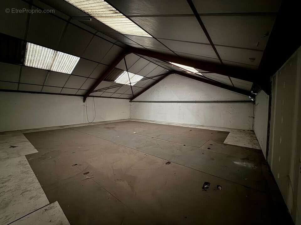 Autre à LA COURNEUVE