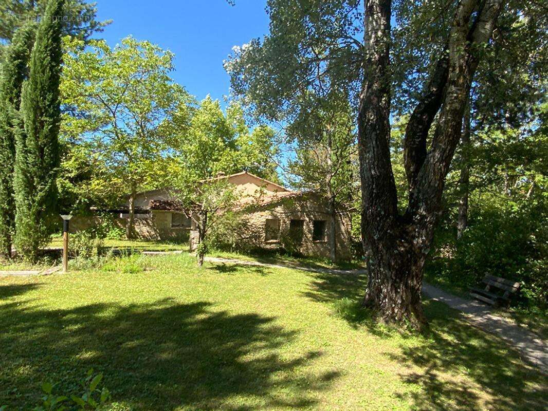 En Provence, Propriété d'Exception composée de diverses maisons en pierre pour plus de 1000 m² de bâti sur 6.3 HA - photo 7