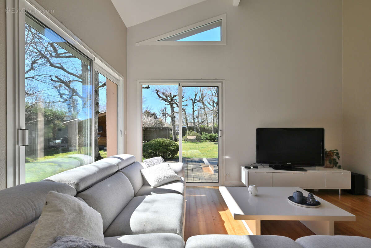 Maison à SAINT-JEAN-D'ILLAC