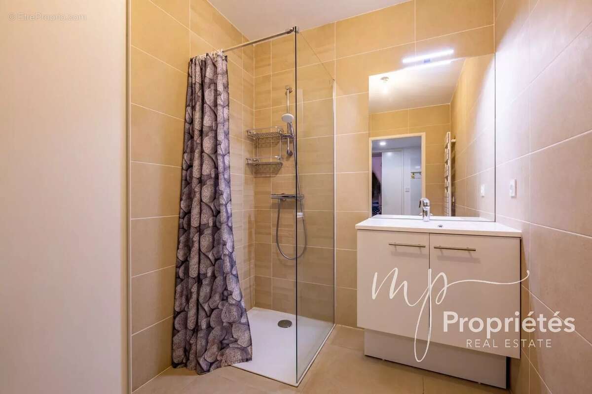 Appartement à BORMES-LES-MIMOSAS