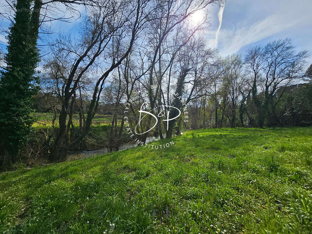 Maison à ENTRECASTEAUX