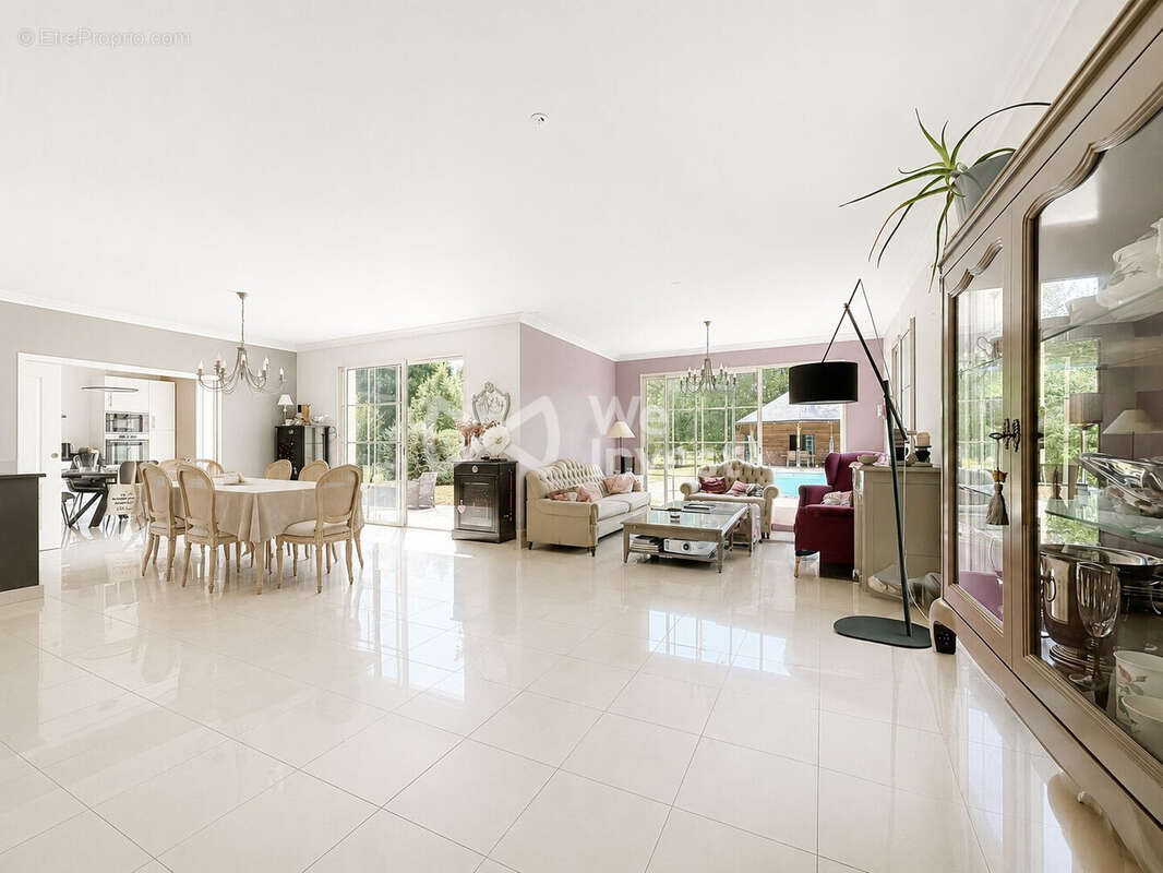 Maison 217 m² à Laval  - photo 4
