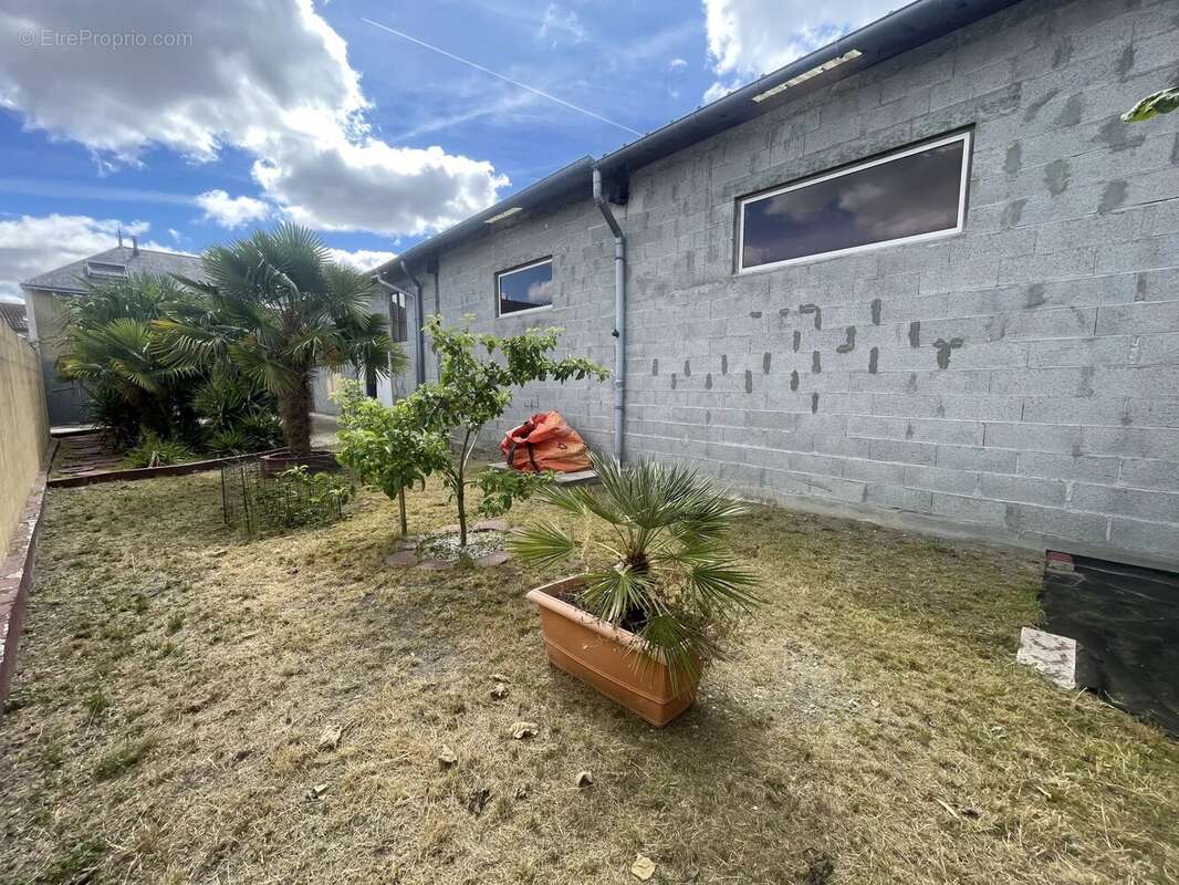 Maison en pierre rénovée avec dépendances de 270 m² - photo 17