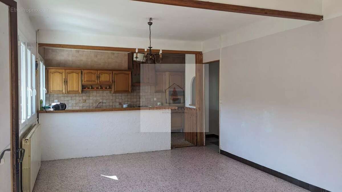 Appartement à LE COLLET-DE-DEZE