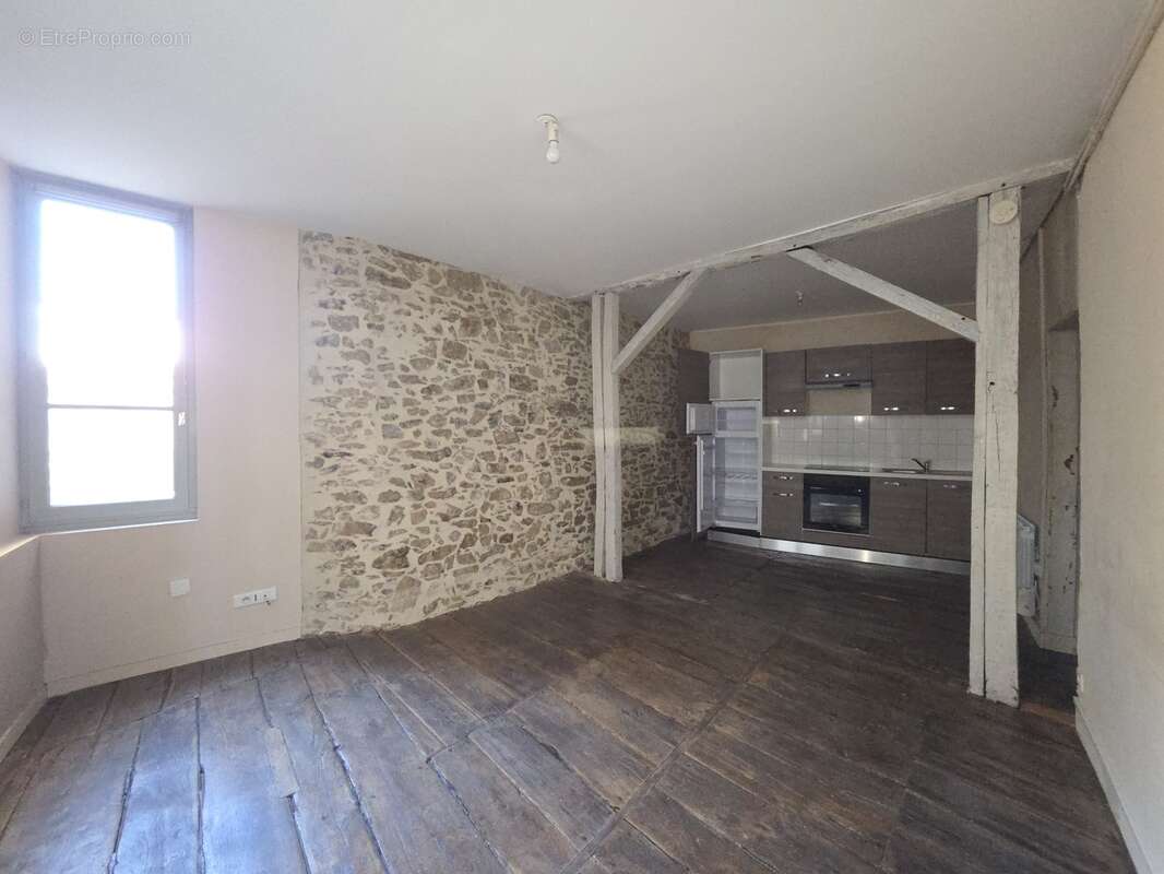 Appartement à SAINT-LEONARD-DE-NOBLAT