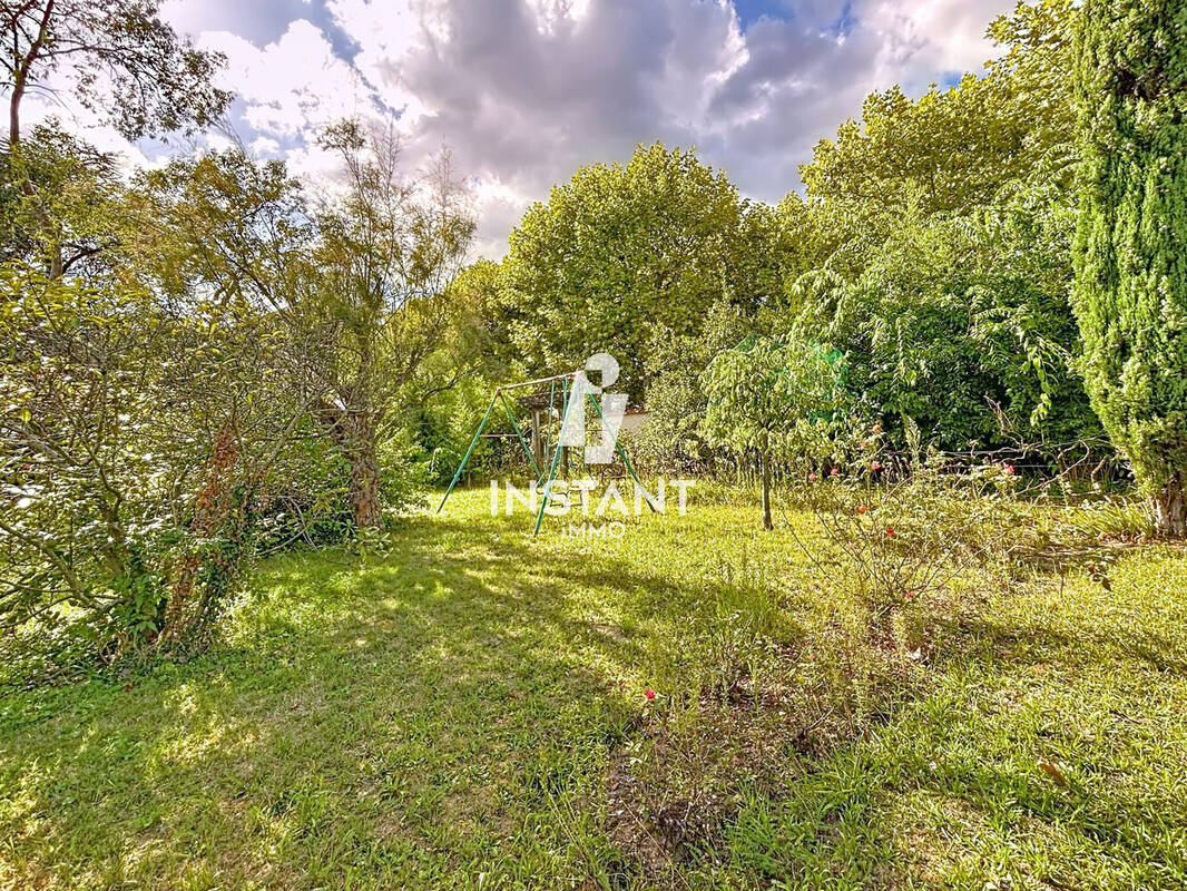 Terrain à SAINT-MAUR-DES-FOSSES