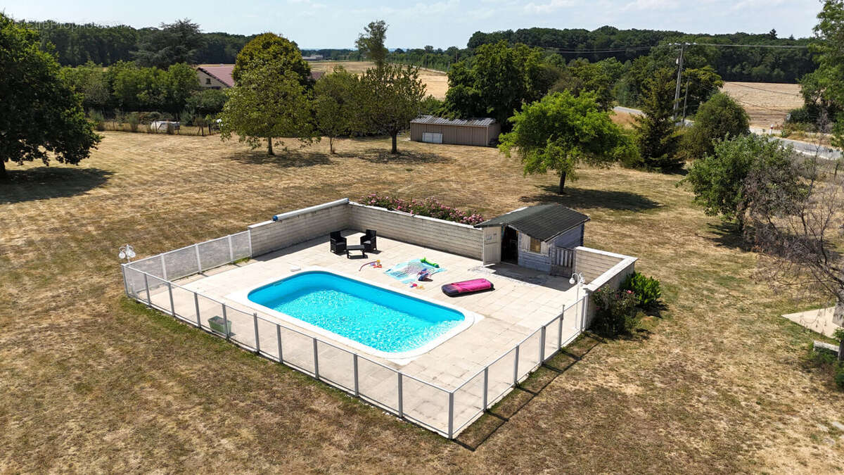 Maison à LIGNEROLLES
