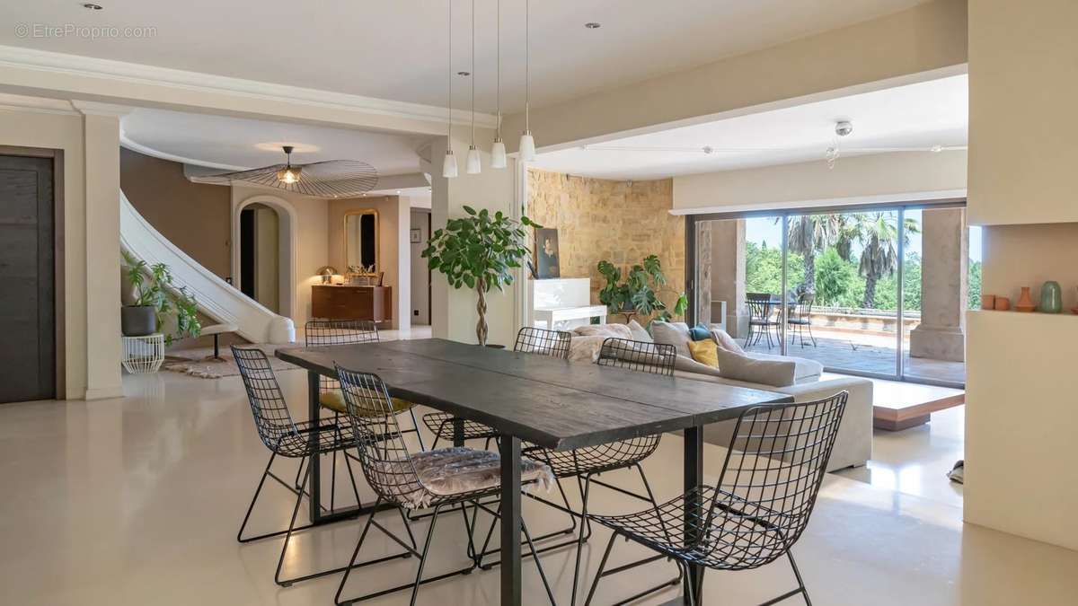 Maison à ROQUEFORT-LES-PINS