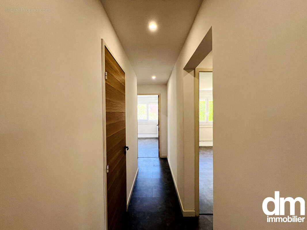Appartement de type 4 entièrement renové d'une surface de 87m2 avec cellier, extérieur et garage - photo 8